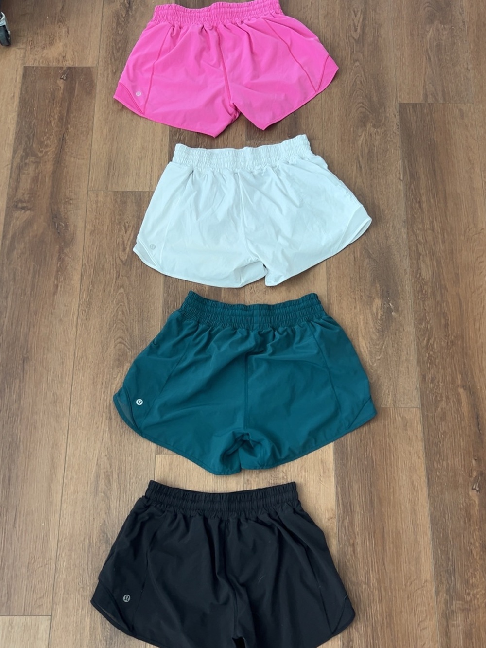 Lululemon hotty hots 4’’ size 6